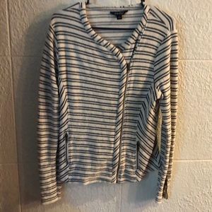 Lucky Brand.. zip up shirt.. gently worn.. size L
